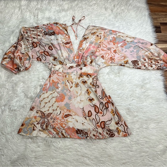 Aakaa Deep V Front and Deep V Back Balloon Sleeve Tie Back Paisley Mini Dress - Picture 4 of 16